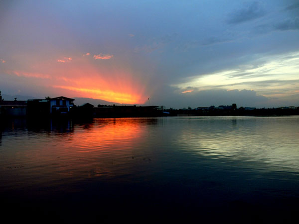 निगीन झील