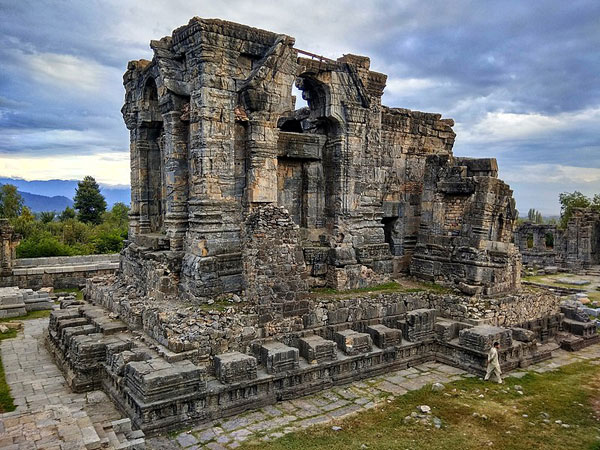मार्तंड सूर्य मंदिर