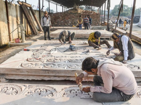 मंदिर की नक्काशी भी जबरदस्त