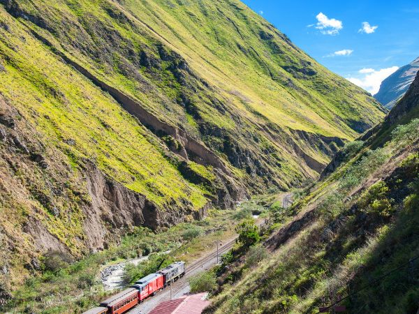 डेविल्स नोज इक्वाडोर रेलवे ट्रैक्स, दक्षिण अमेरिका