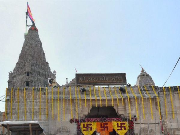 कैसे पहुंचे द्वारिकाधीश मंदिर