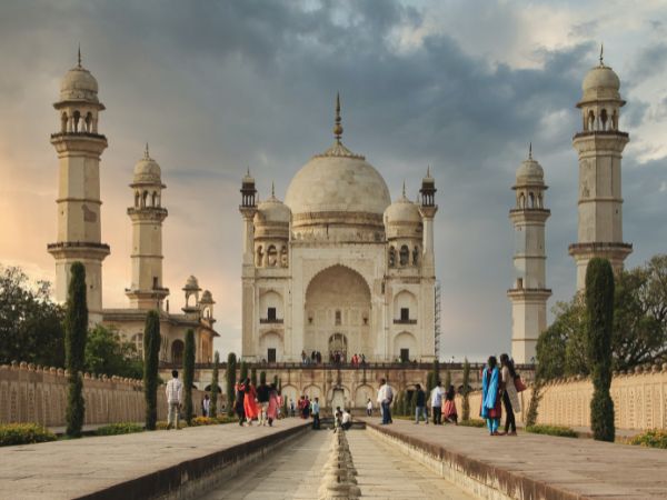 कैसे पहुंचें बीबी का मकबरा