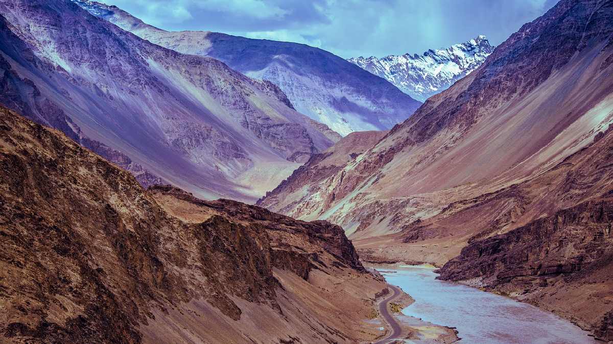 समर सीजन में लद्दाख घूमने की है योजना तो प्लान में इन Spots को जरूर