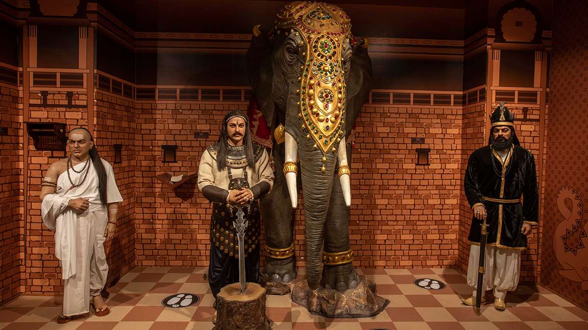 पटना का हॉट डेस्टिनेशन एंजेलिना जोली से लेकर आर्यभट्ट तक, बिहार वैक्स